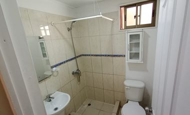(Rebajada) Buena y Amplia Casa de dos Pisos de 4D y 3B más Depto Interior