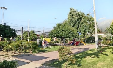 (Rebajada) Buena y Amplia Casa de dos Pisos de 4D y 3B más Depto Interior