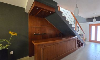 Renta casa zibata condominio el canto  con alberca y cuarto de servico QRO.