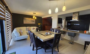 Renta casa zibata condominio el canto  con alberca y cuarto de servico QRO.