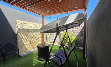 Renta casa zibata condominio el canto  con alberca y cuarto de servico QRO.
