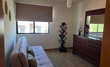 Renta casa zibata condominio el canto  con alberca y cuarto de servico QRO.