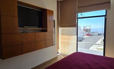 Renta casa zibata condominio el canto  con alberca y cuarto de servico QRO.