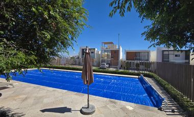 Renta casa zibata condominio el canto  con alberca y cuarto de servico QRO.