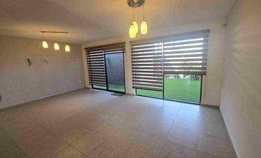 Renta casa zibata condominio el canto  con alberca y cuarto de servico QRO.