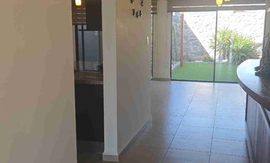 Renta casa zibata condominio el canto  con alberca y cuarto de servico QRO.