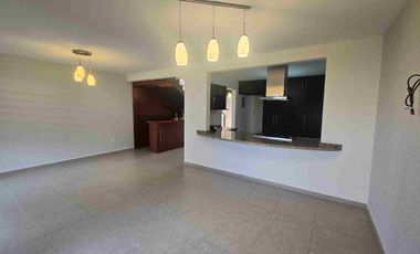 Renta casa zibata condominio el canto  con alberca y cuarto de servico QRO.