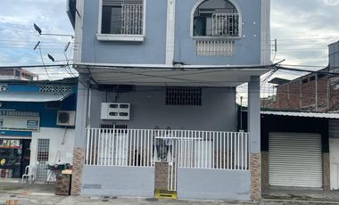 E14 - Venta Edificio Rentero Centro Guayaquil con 6 suites y 3 departamentos Rentando 2.250 mensuales -
