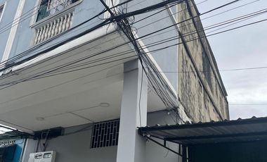 E14 - Venta Edificio Rentero Centro Guayaquil con 6 suites y 3 departamentos Rentando 2.250 mensuales -
