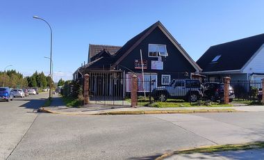 Casa esquina Av. Fourcade Pto Montt
