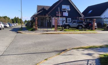 Casa esquina Av. Fourcade Pto Montt