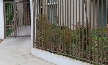 Se arrienda departamento un ambiente camino troncal cerca Universidad Canal Chacao