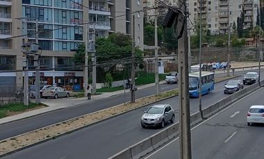 Se arrienda departamento un ambiente camino troncal cerca Universidad Canal Chacao