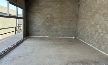 Local comercial en renta en planta baja en importante plaza en Zakia, Qro, JF