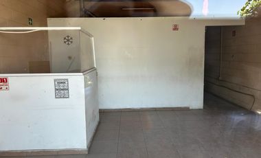 Local comercial en renta en planta baja en importante plaza en Zakia, Qro, JF