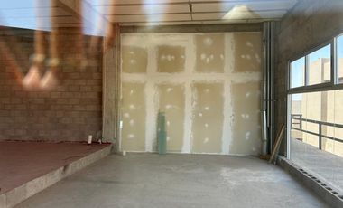 Local comercial en renta en planta baja en importante plaza en Zakia, Qro, JF