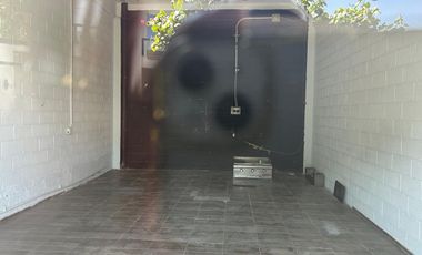 Local comercial en renta en planta baja en importante plaza en Zakia, Qro, JF