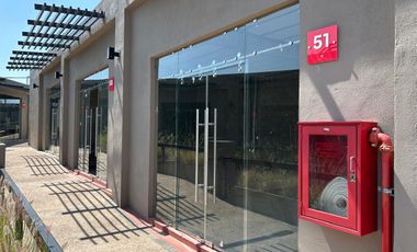 Local comercial en renta en planta baja en importante plaza en Zakia, Qro, JF