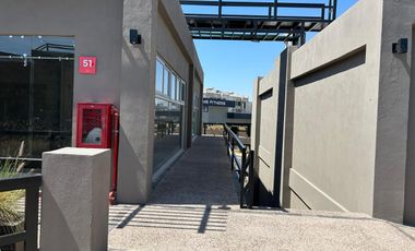 Local comercial en renta en planta baja en importante plaza en Zakia, Qro, JF