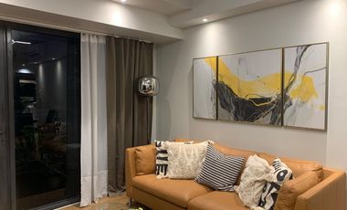 Corner 3 bedrooms facing Salcedo Park for rent in Escala Salcedo Makati