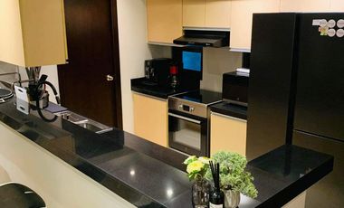 Corner 3 bedrooms facing Salcedo Park for rent in Escala Salcedo Makati