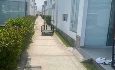 Moderno Flat en primer piso con piscina!