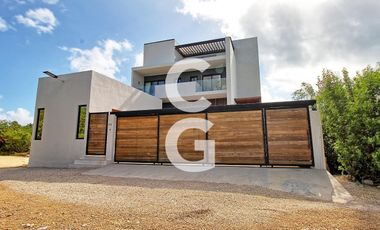 Casa en Venta en Puerto Morelos en Bahía Petempich Frente al Mar con 7 Rec