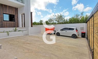 Casa en Venta en Puerto Morelos en Bahía Petempich Frente al Mar con 7 Rec