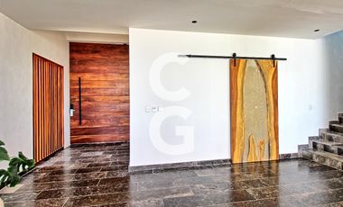 Casa en Venta en Puerto Morelos en Bahía Petempich Frente al Mar con 7 Rec