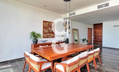 Casa en Venta en Puerto Morelos en Bahía Petempich Frente al Mar con 7 Rec