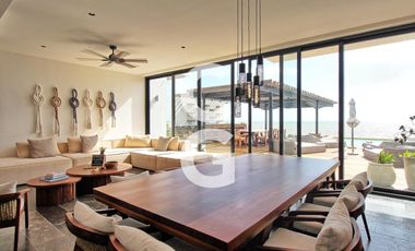 Casa en Venta en Puerto Morelos en Bahía Petempich Frente al Mar con 7 Rec