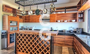 Casa en Venta en Puerto Morelos en Bahía Petempich Frente al Mar con 7 Rec