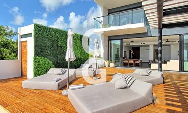 Casa en Venta en Puerto Morelos en Bahía Petempich Frente al Mar con 7 Rec