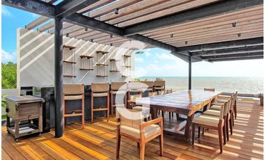 Casa en Venta en Puerto Morelos en Bahía Petempich Frente al Mar con 7 Rec