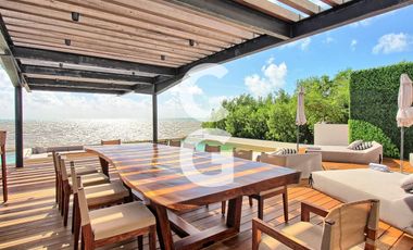 Casa en Venta en Puerto Morelos en Bahía Petempich Frente al Mar con 7 Rec