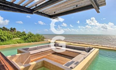 Casa en Venta en Puerto Morelos en Bahía Petempich Frente al Mar con 7 Rec