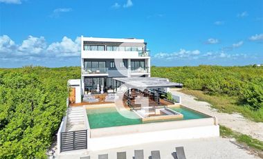 Casa en Venta en Puerto Morelos en Bahía Petempich Frente al Mar con 7 Rec
