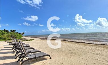 Casa en Venta en Puerto Morelos en Bahía Petempich Frente al Mar con 7 Rec