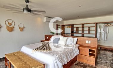 Casa en Venta en Puerto Morelos en Bahía Petempich Frente al Mar con 7 Rec