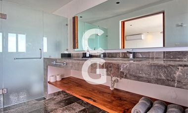 Casa en Venta en Puerto Morelos en Bahía Petempich Frente al Mar con 7 Rec