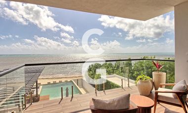 Casa en Venta en Puerto Morelos en Bahía Petempich Frente al Mar con 7 Rec