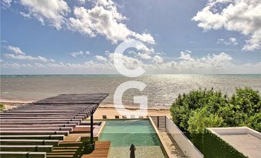 Casa en Venta en Puerto Morelos en Bahía Petempich Frente al Mar con 7 Rec
