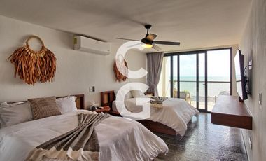 Casa en Venta en Puerto Morelos en Bahía Petempich Frente al Mar con 7 Rec