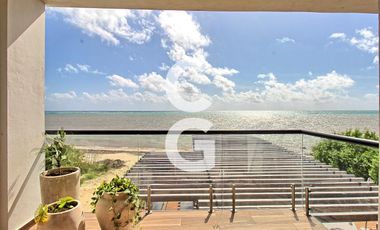 Casa en Venta en Puerto Morelos en Bahía Petempich Frente al Mar con 7 Rec