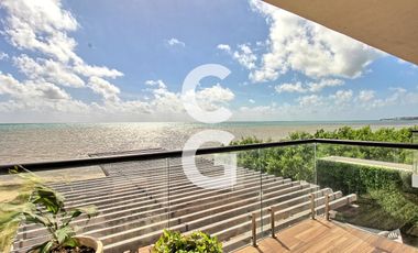 Casa en Venta en Puerto Morelos en Bahía Petempich Frente al Mar con 7 Rec