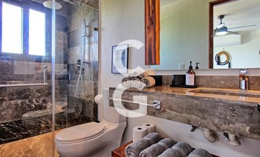 Casa en Venta en Puerto Morelos en Bahía Petempich Frente al Mar con 7 Rec