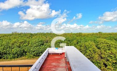 Casa en Venta en Puerto Morelos en Bahía Petempich Frente al Mar con 7 Rec