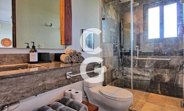 Casa en Venta en Puerto Morelos en Bahía Petempich Frente al Mar con 7 Rec
