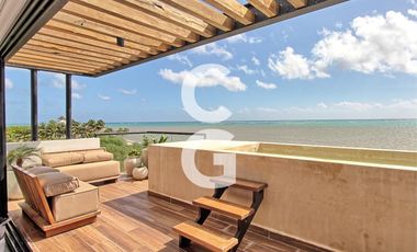 Casa en Venta en Puerto Morelos en Bahía Petempich Frente al Mar con 7 Rec