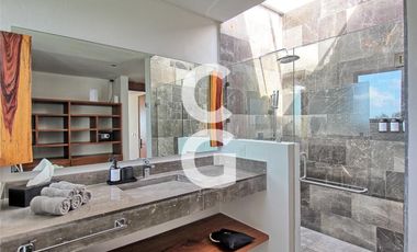Casa en Venta en Puerto Morelos en Bahía Petempich Frente al Mar con 7 Rec